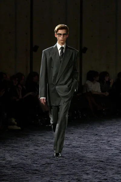 Look 1